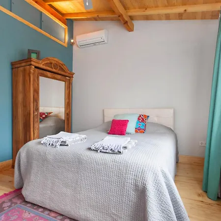 Lägenhet Turquoise House Featured In Elle Decor Magazine