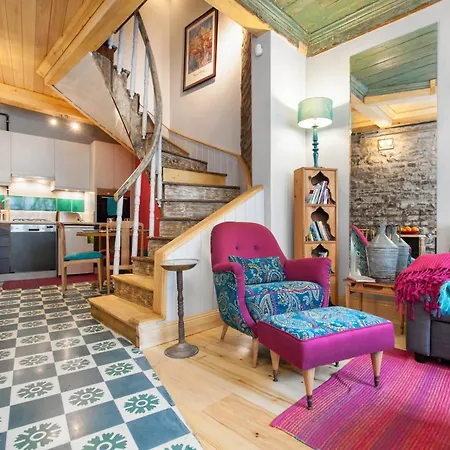 Turquoise House Featured In Elle Decor Magazine Lägenhet